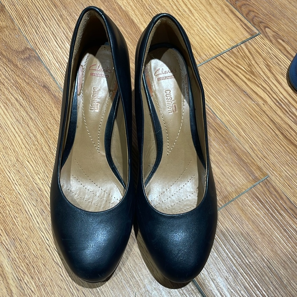 Black Pumps